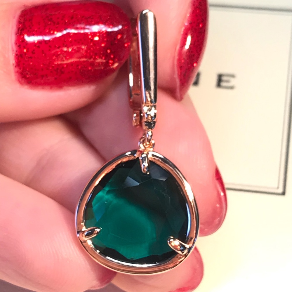 🌟 Rose Gold Plated Green Crystal Drop Earrings - Picture 2 of 4